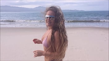 Esposa Putinha Chama Estranho Na Praia Para Fuder Ela No Mato