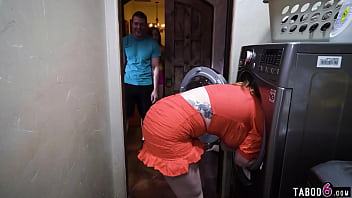 Stepsister And Stepson Find Being Stuck In The Dryer And Play A Game