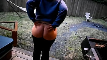 Exhibitionist Mom Shows Her Fat Booty Out In Public