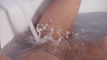 Martina Smeraldi Wet Pussy Orgasm Under The Water In Bath Tube