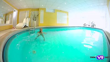 Tmw VR Net Nancy A Blonde Enjoys Solo Play In A Pool